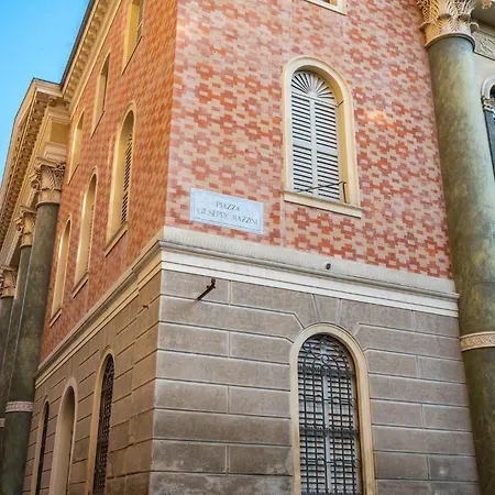 Very Near Piazza Mazzini 摩德纳