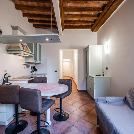 Very Near Piazza Mazzini 摩德纳