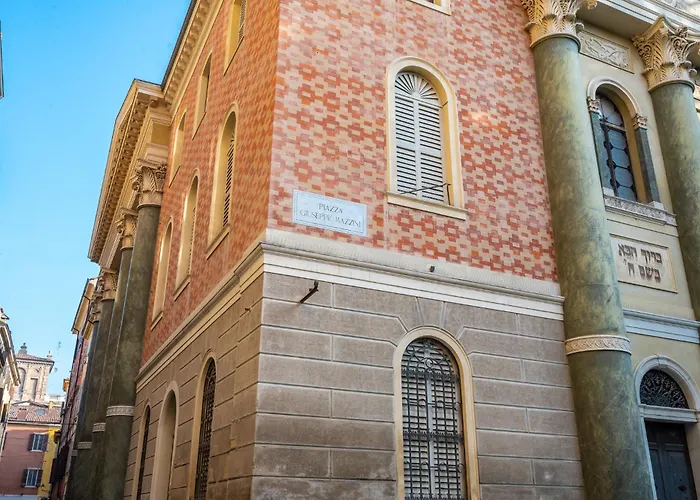 Very Near Piazza Mazzini 摩德纳