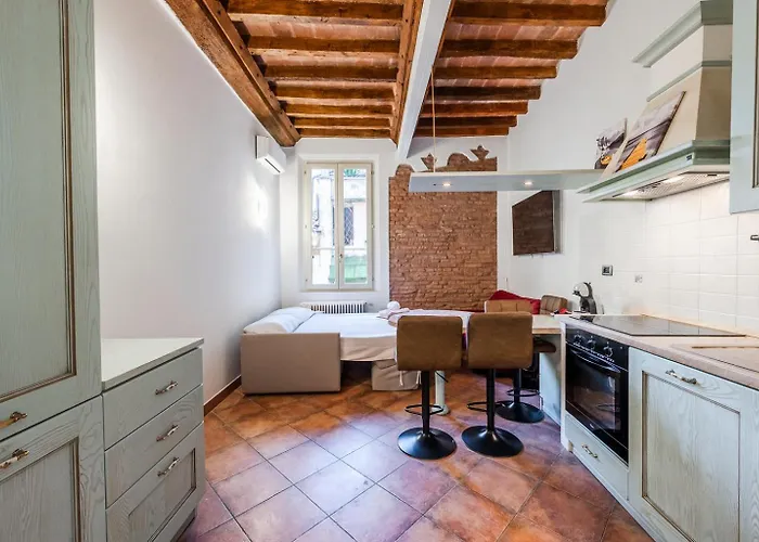 Very Near Piazza Mazzini 摩德纳